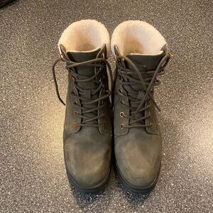 ALDO | size 8 green waterproof boots